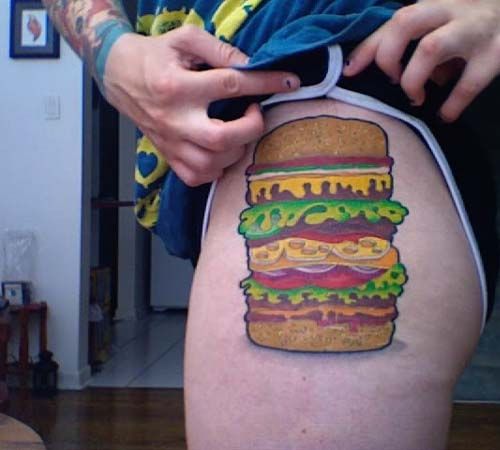 Картинка по теме: В Австралии кафе дает пожизненный запас бургеров за тату