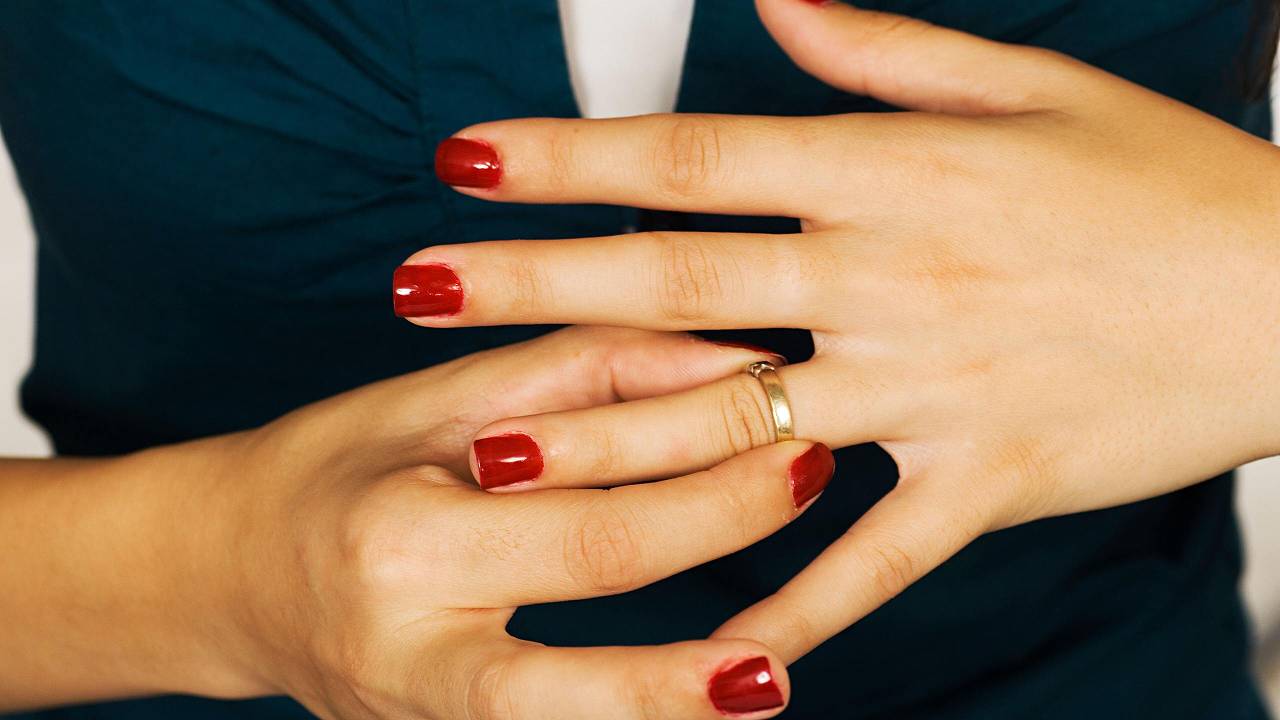 Фото на тему: Можно ли носить обручальное кольцо после смерти мужа или развода?