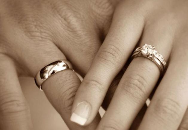 Картинка по теме: Можно ли носить обручальное кольцо после смерти мужа или развода?