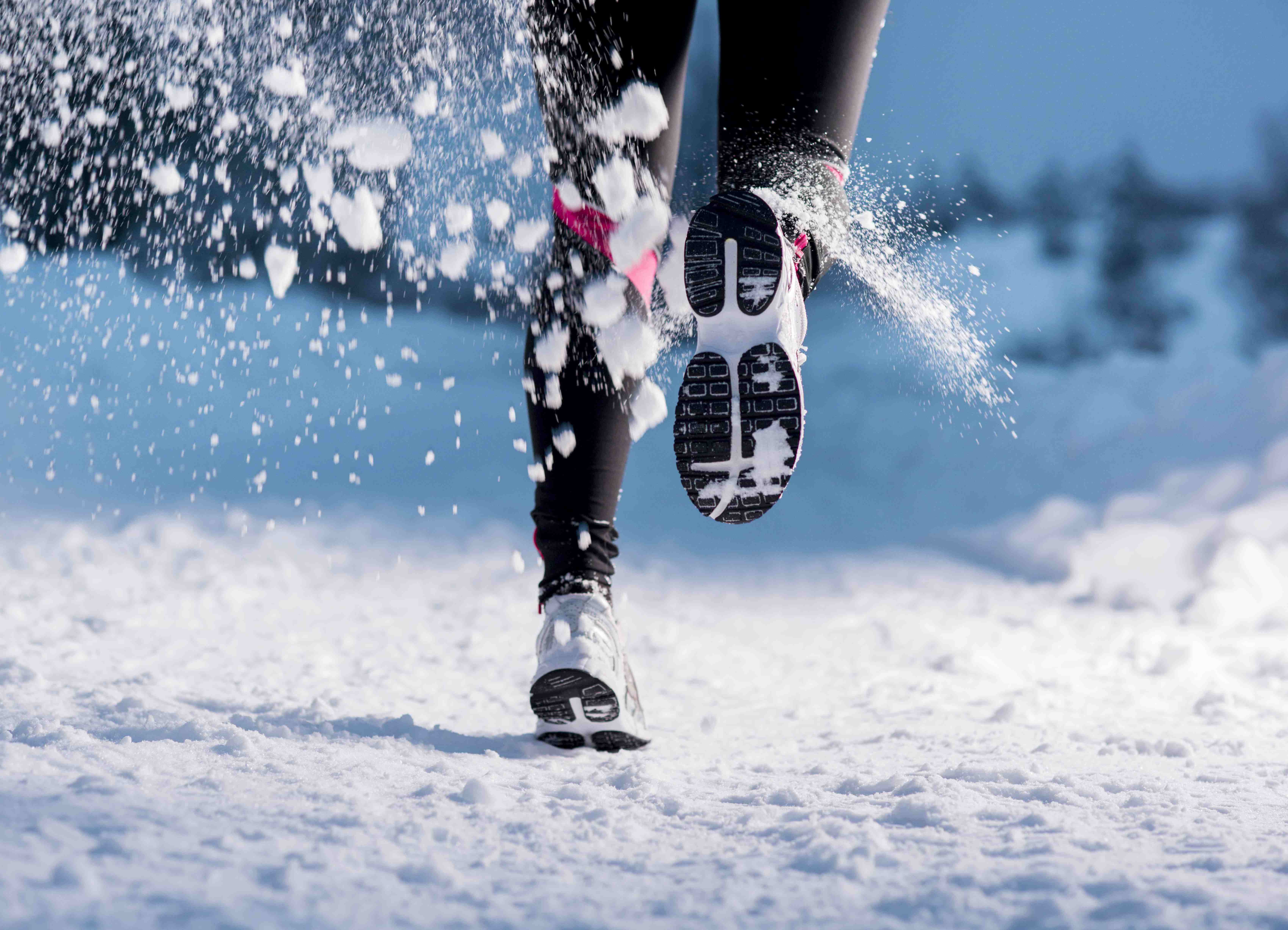 Фото на тему: Какие выбрать кроссовки для бега зимой по снегу?